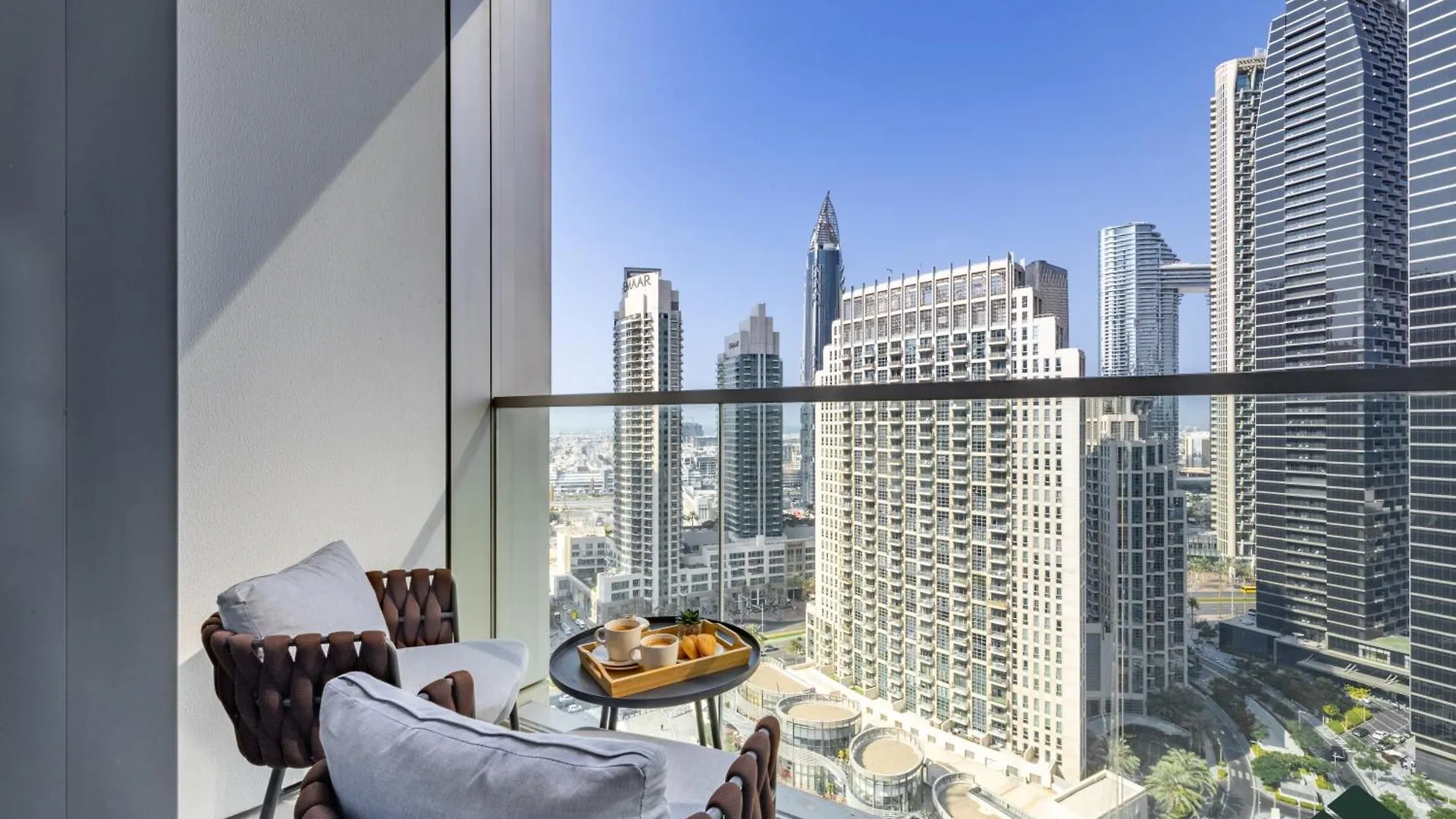 Grande Tranquil 2Br Next To Dubai Opera By Bms Apartment